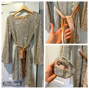Medium sequin holiday dress! 🥂